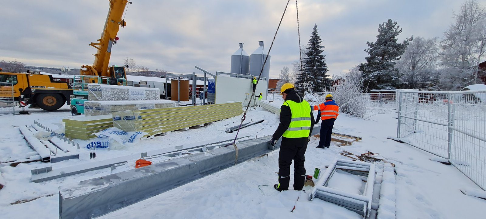 Montage av panncentral i Norrland – vinter